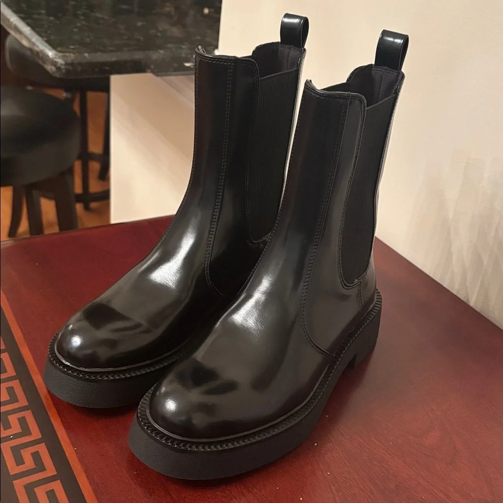 Zara Chelsea combination vegan leather chunky sole black ankle booties sz.6
